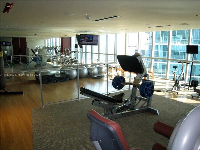 Building Photo - 900 Biscayne Blvd