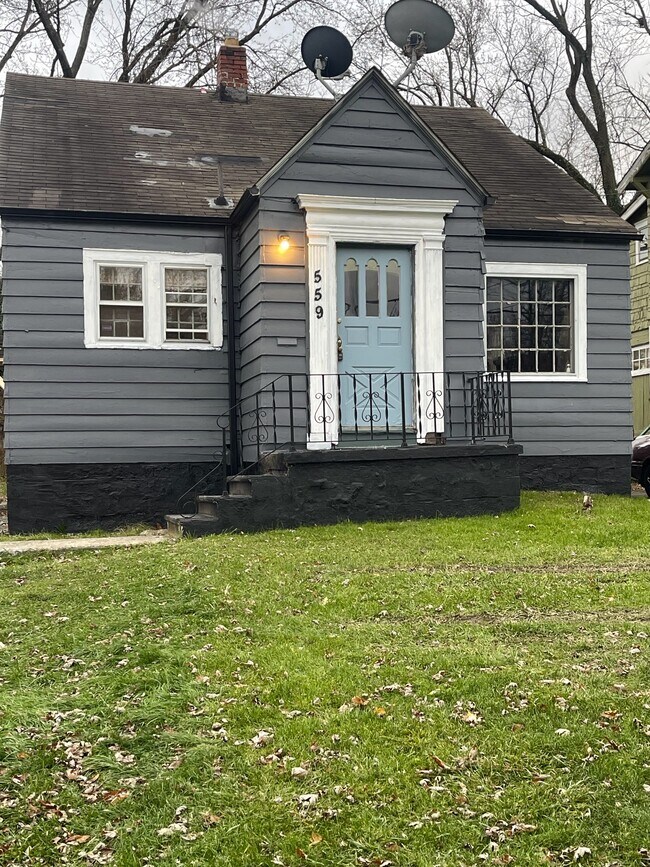 Building Photo - 559 E Avondale Ave