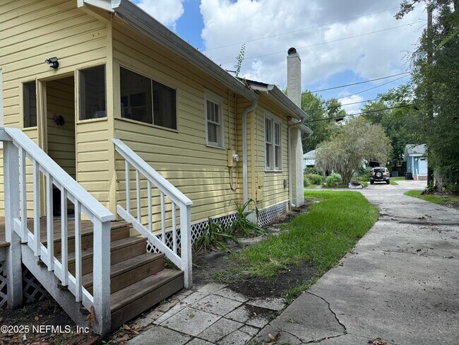 Building Photo - 4012 Myra St