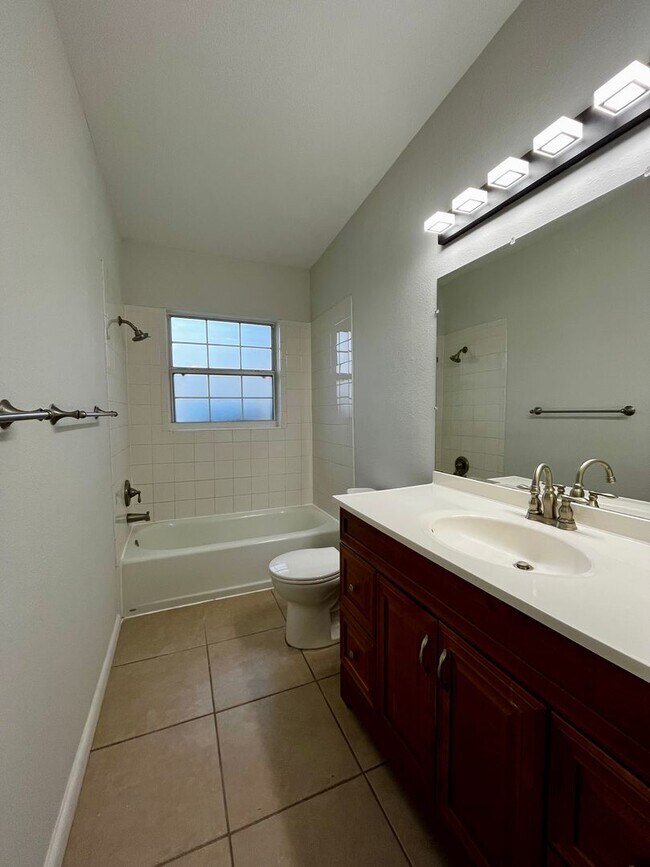 Building Photo - 3/2 in great Conway location