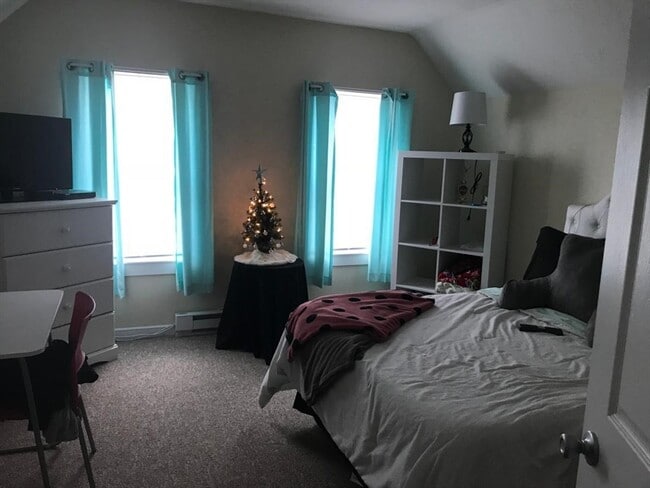 Building Photo - 37 Hodges Ave