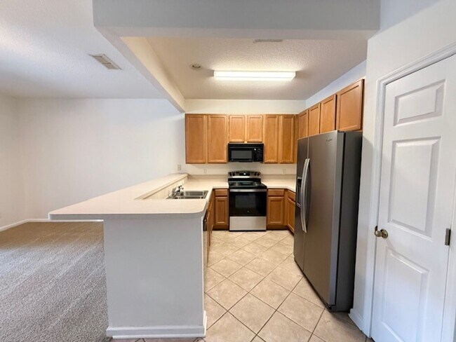 Building Photo - Beautiful 2-Bedroom Townhome with Loft and...