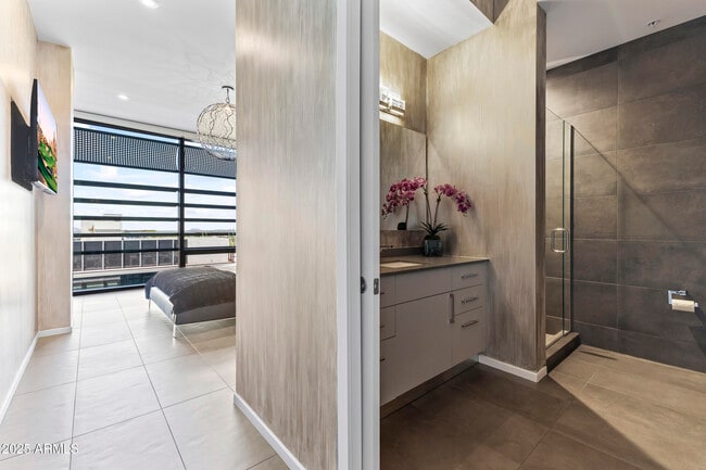 Building Photo - 7180 E Kierland Blvd