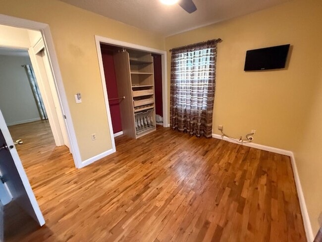 Building Photo - 2 Bedroom 2 Bath Newberg OR 97132 6 Month Lease