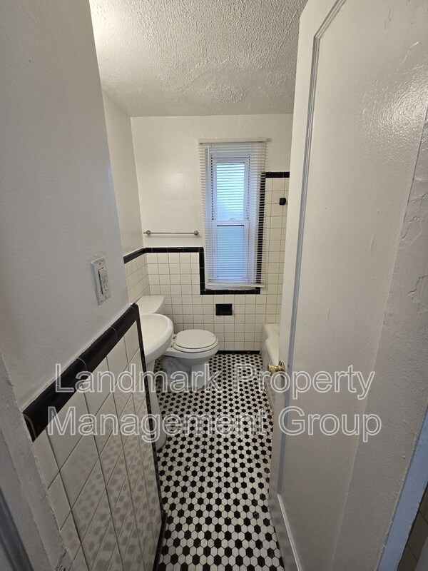 Building Photo - 8880 Rutherford St