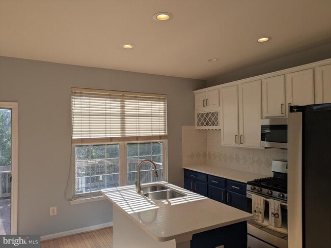 Building Photo - 21785 Brondesbury Park Terrace