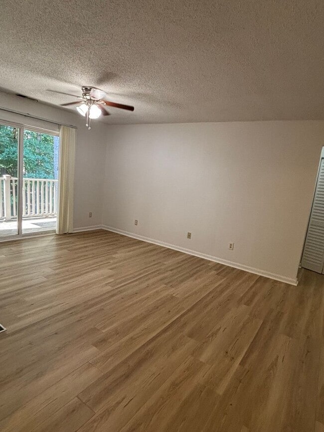 Building Photo - 562 Candle Ln