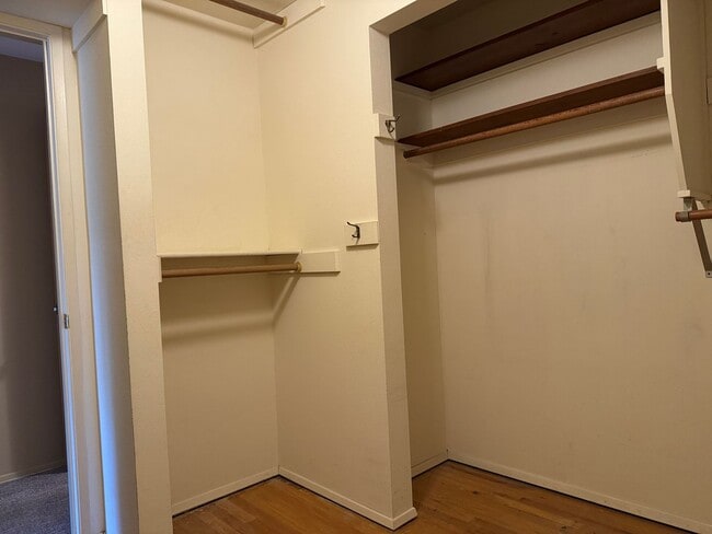 Building Photo - Cozy 5 bedr 3 bath rambler with daylight basement, minutes to Somerset schools