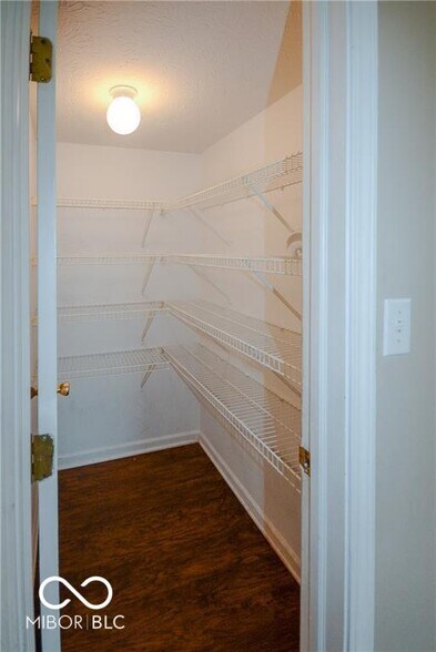 large kitchen pantry - 4327 Mahogany Dr
