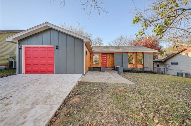 Building Photo - 5204 King Charles Dr