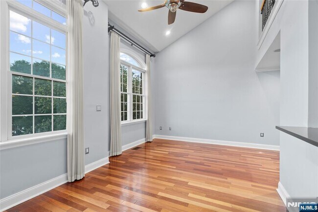 Building Photo - 169 Price 169