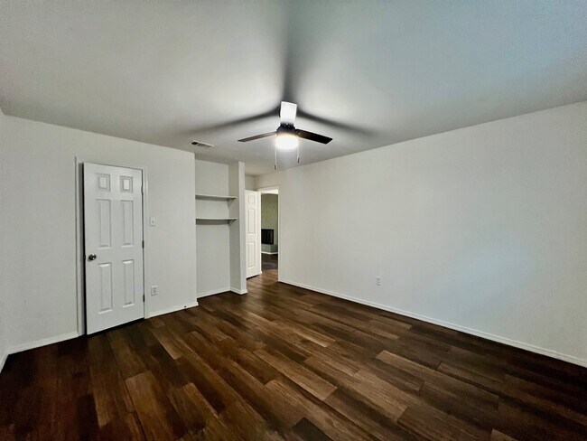 Building Photo - 16039 Bear Hill Dr