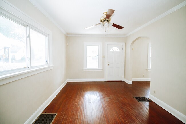 Building Photo - 3342 Jeannette Ave
