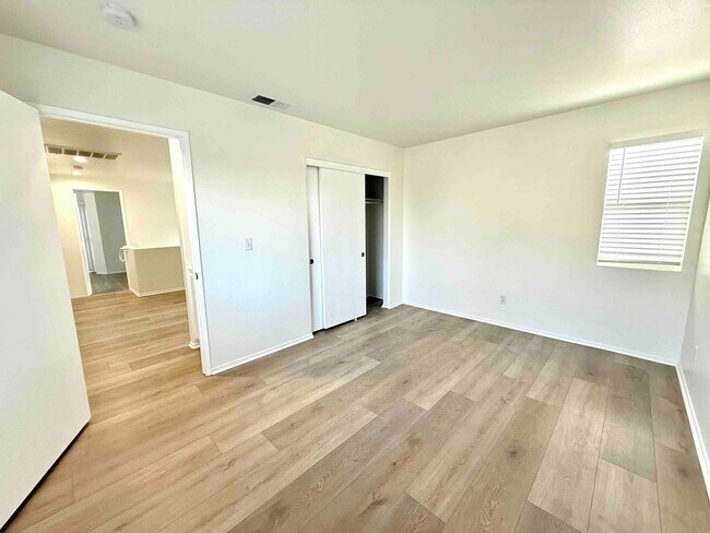 Building Photo - Gated Community - Updated Harbor City Townhouse - 3 bed / 2.5 bath
