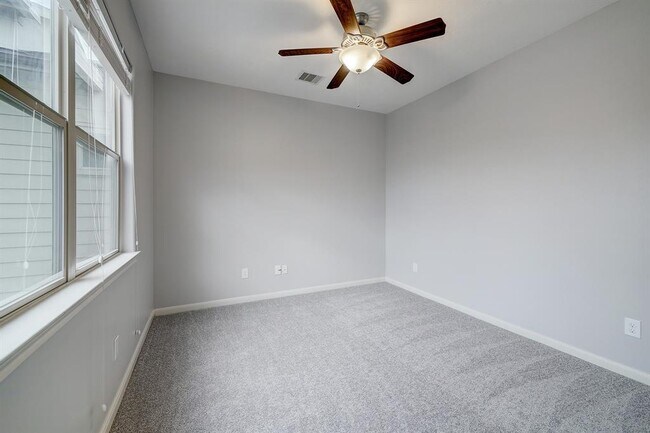 Building Photo - 5424 Petty St