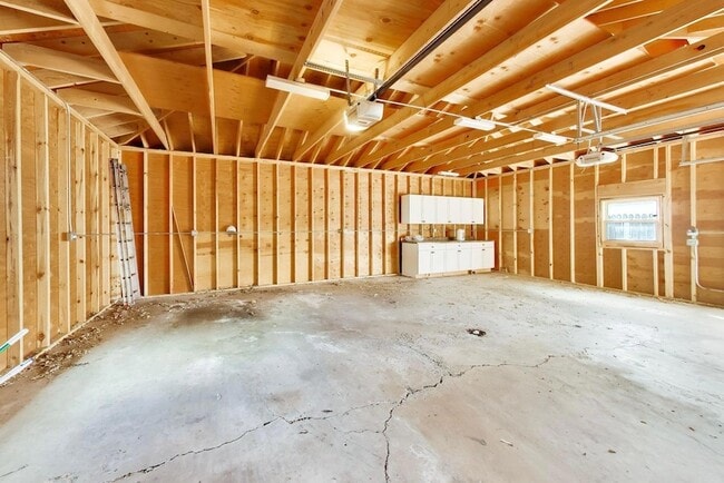 Building Photo - 545 Thatcher Ave