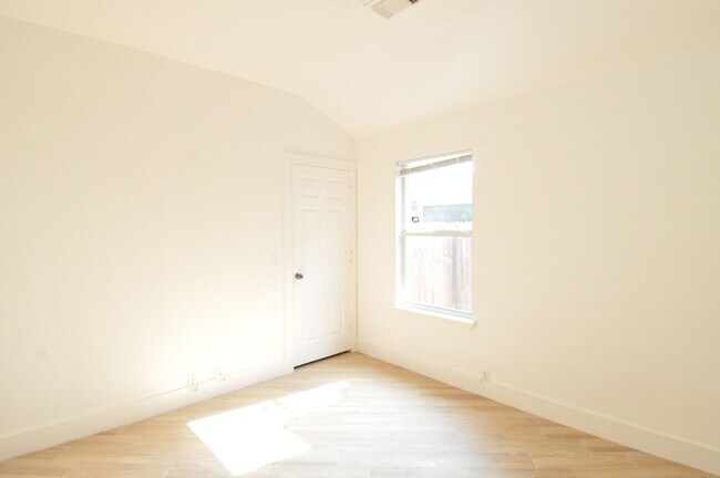 Building Photo - Newly Renovated Home in Pflugerville - Gre...