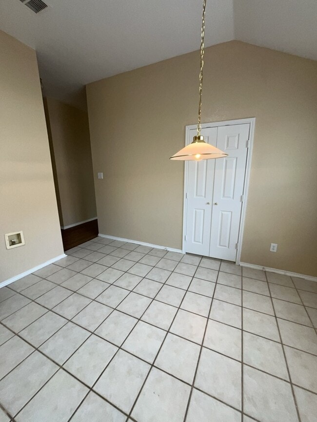 Building Photo - Remodeled & updated! 4/2/2