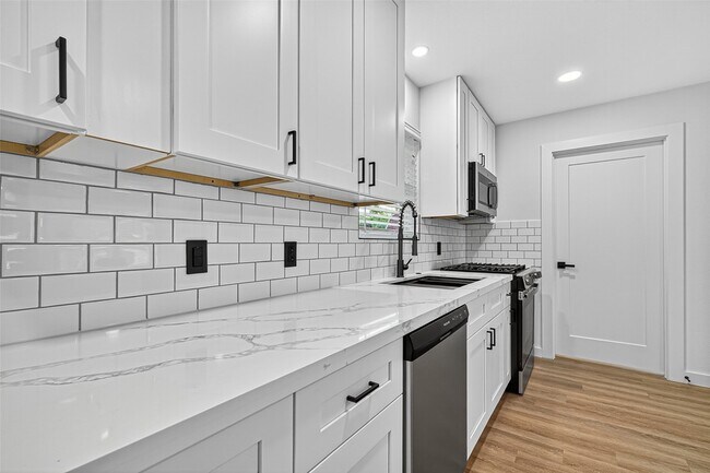 Building Photo - 7131 Mobud Dr