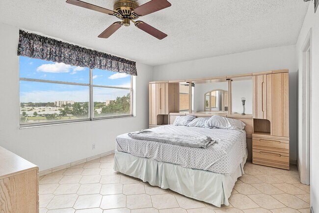 Building Photo - 14623 Bonaire Blvd