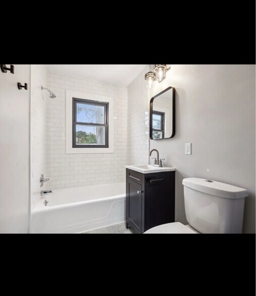 Building Photo - 3606 E 34th St