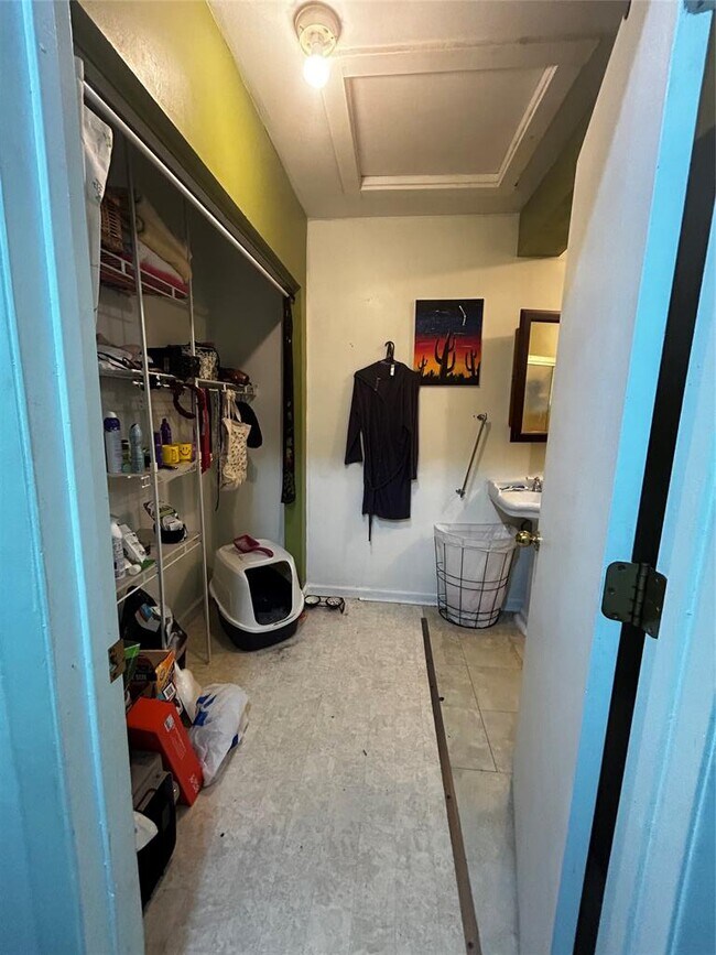 Building Photo - 4511 Avenue B