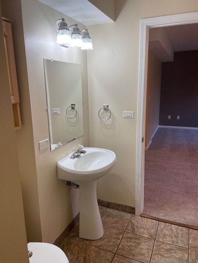 Building Photo - 1523 Golden Oak Dr