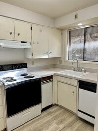 Building Photo - 103 La Villa Dr