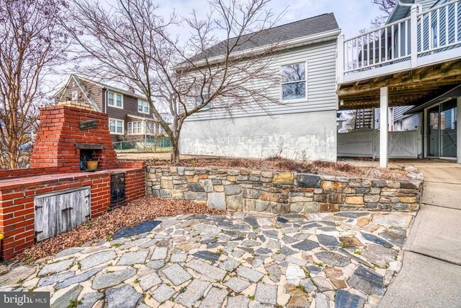 Building Photo - 427 Greenwood Rd