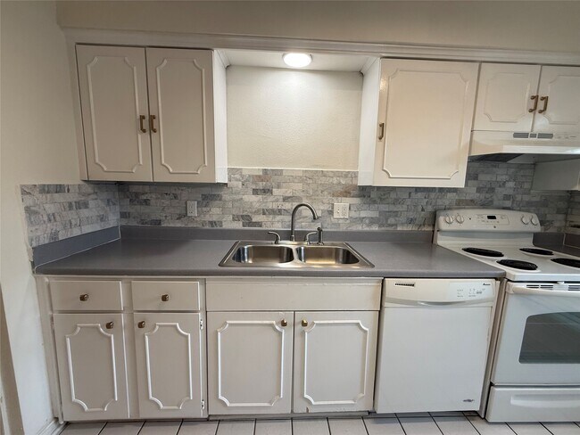 Building Photo - 2039 Winrock Blvd