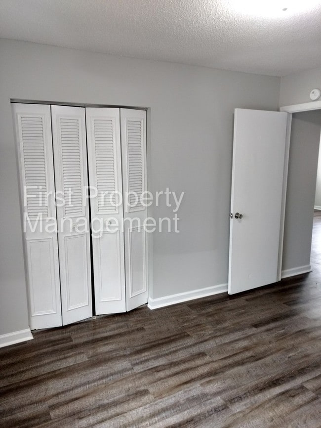 Building Photo - 2 bedroom 1 bath Duplex East Ridge