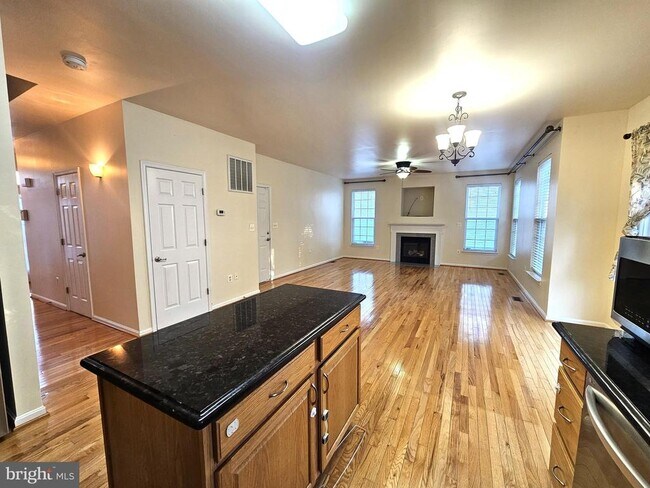 Building Photo - 6125 Hot Spring Ln