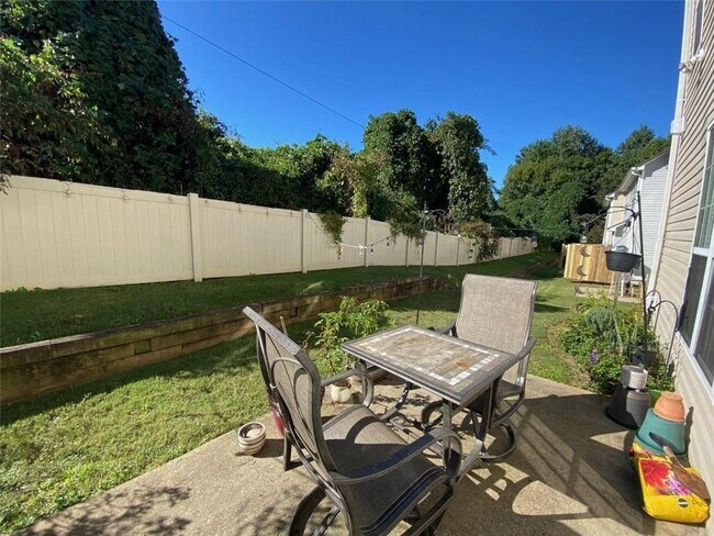 Building Photo - 2545 Avery Park Cir