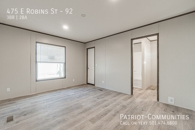 Building Photo - 475 E Robins St