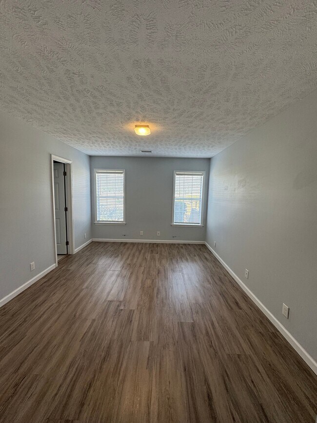 Building Photo - 583 Bucks Trail