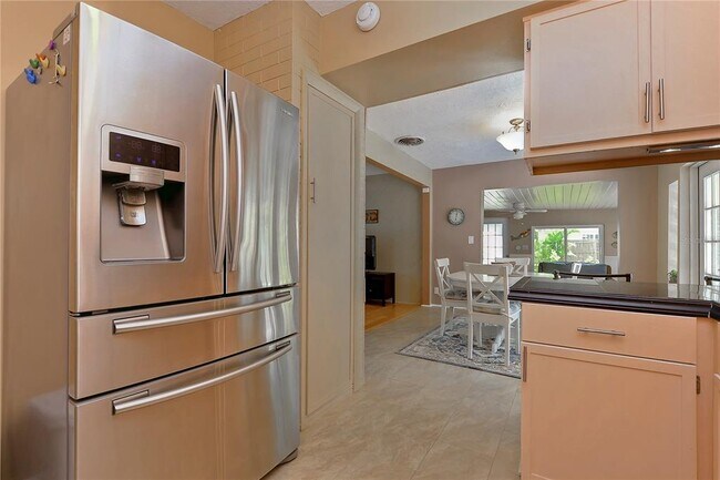 Building Photo - 5850 24th Ave S