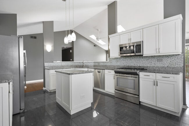 Building Photo - 609 Esla Ct