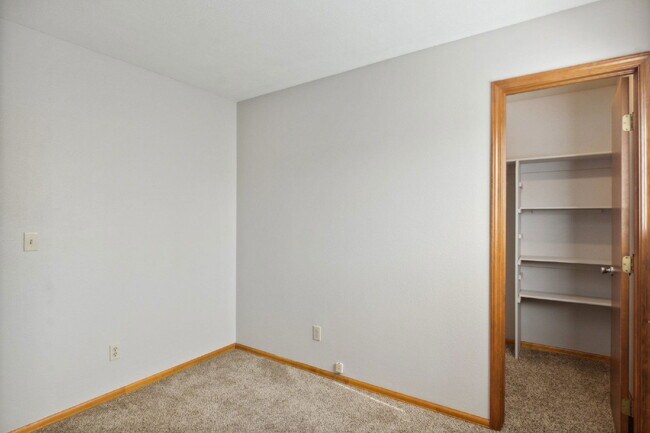 Building Photo - 8455 Ilex Dr