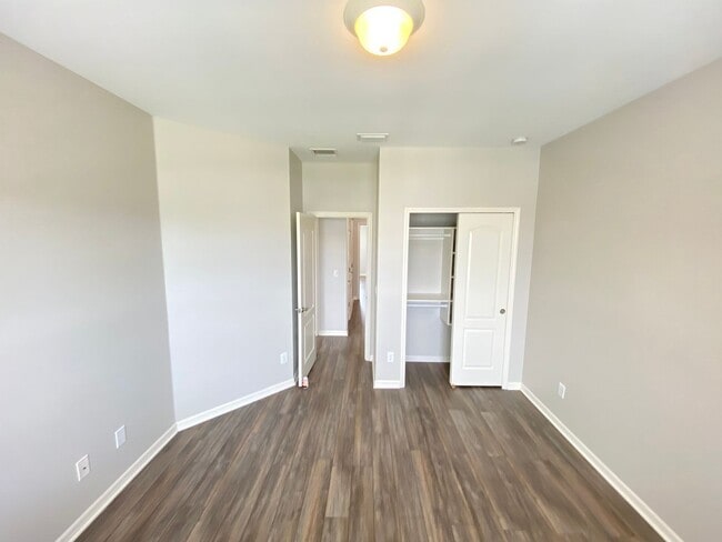 Building Photo - 7255 Shadeview Alley