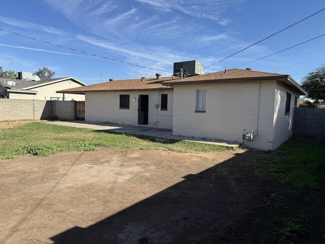 Building Photo - Central Phoenix 3br House