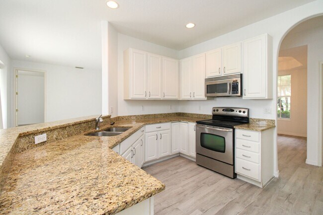 Building Photo - 3-Bed + Den Home With Lake Views & PET FRIENDLY! AVAIL NOW