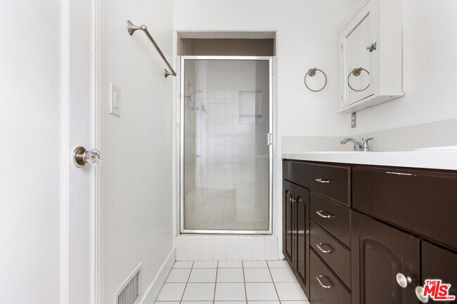 Building Photo - 2127 Benecia Ave