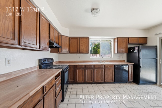 Building Photo - 1317 W 13th Pl