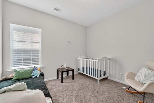 Building Photo - AVAILABLE MAY 2026  [PET FRIENDLY]