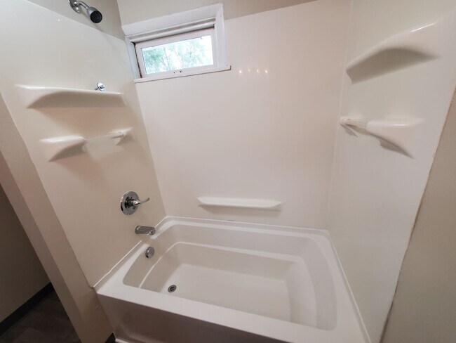 Building Photo - Adorable 2 bedroom, 1 bathroom home!