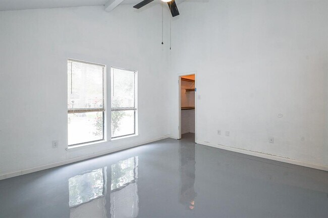 Building Photo - 19522 Dianeshire Dr