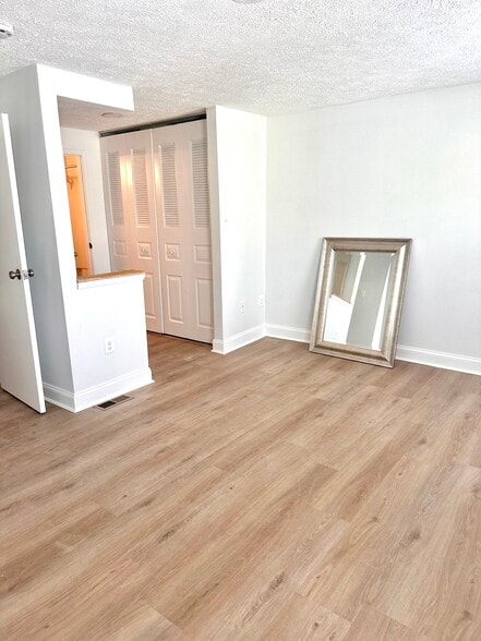 Building Photo - 4 Avonshire Ct