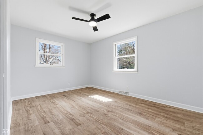 Building Photo - 3460 W 56th St