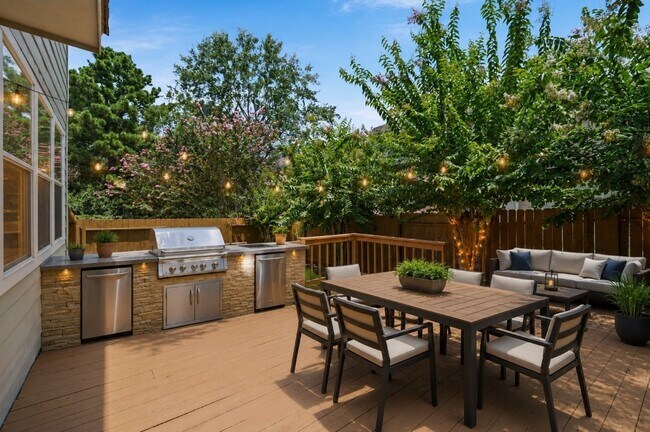 Building Photo - 11 Scenic Brook Ct
