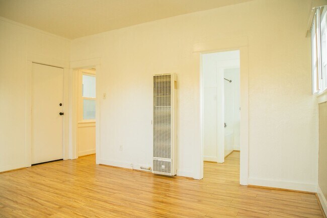 Building Photo - 500 E. 6th